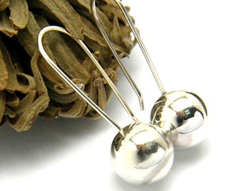 Boucles d’oreilles boule en argent sterling, boucles d’oreilles boule pendante, boucles d’oreilles contemporaines longues perle d’argent brillante de 12 mm, bijoux simples, cadeau moderniste