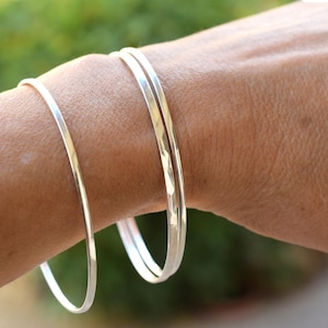Pulseira de prata esterlina, pulseira de prata maciça fina martelada empilhável, tamanho pequeno, presente para mulheres e adolescentes