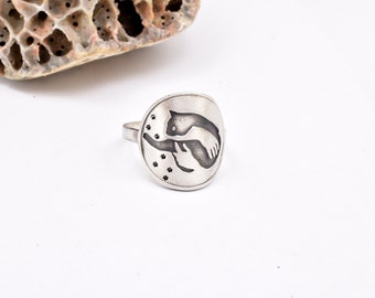 Hug cat ring - matte sterling silver cuddling cat gift for mom and cat lovers - artisan cat jewelry