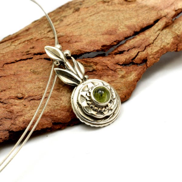 Sterling silver small peridot pendant leaf, rustic peridot necklace ,nature inspired pendant  botanical green  jewelry, gift for her