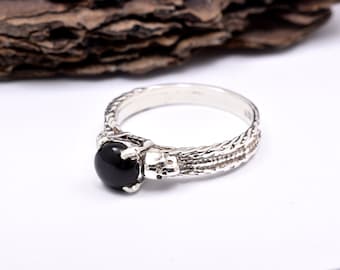 Delicate gothic skull ring with black onyx size 7 - Women's goth jewelry - gift for girlfriend