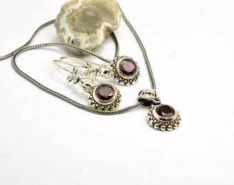 Granatsmyckeset med örhängen och hänge i sterlingsilver, rustikt antikstil, hängande örhängen och halsband i granat, födelsesten i januari, present till mamma