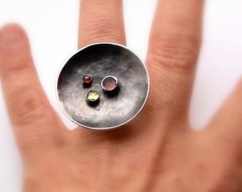 statement ring disc sterling silver multi stone ring tourmaline, peridot, garnet, three stone ring, hammered disc oxidized ring size 6.5