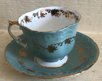 Stunning Aynsley Vintage Teacup, Bone China Made in England, Sage Green with Gold Leaf Wreath, Embossed Scalloped Shape Cup and Saucer