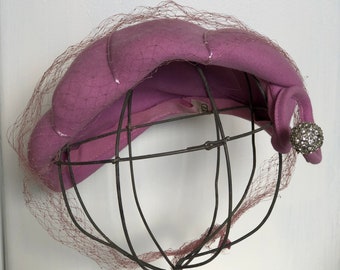 Amazing Vintage 1950s Pink Felt Shell Shaped Hat, Rhinestone Decoration, Veil, Lovely Retro Style