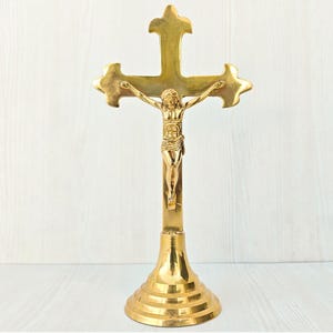 Crucifijo de latón hecho a mano de 26,7 cm (10,5 pulgadas), estatua de cruz católica, decoración cristiana para el hogar, regalo de bautismo o confirmación, decoración sagrada para el altar.