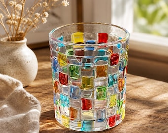 Copo estilo vitral retrô, copo de água com mosaico de arco-íris estético, utensílio de bar moderno de meados do século, presente exclusivo para alma criativa.