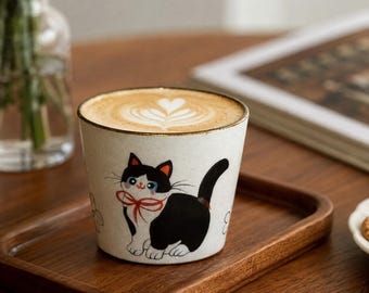 Caneca de café artesanal de cerâmica com gato, xícara de chá com gatinho fofo pintado à mão, cerâmica estética, presente exclusivo para amantes de gatos, xícara para latte de 240ml