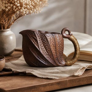 Taza de cerámica con textura de hoja hecha a mano - Taza de café rústica de 230 ml con asa de hilo - Taza de té Wabi Sabi, cerámica terrosa única, regalo para amantes de la naturaleza