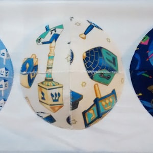 Chanoeka Kippot/keppeltjes dreidels en menora's
