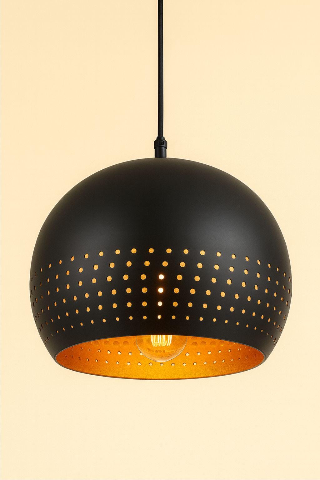 ドーム型ペンダントライト 黒 装飾付き 穴あきシェード付きブラックドームペンダントライト - モダン
