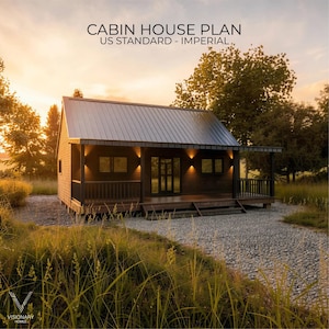 Peut inclure: Un plan de maison de type cabane avec le texte CABIN HOUSE PLAN US STANDARD - IMPERIAL. La structure présente un extérieur en bois sombre, un toit en métal, une véranda avec garde-corps et un éclairage mural extérieur, dans un paysage herbeux.