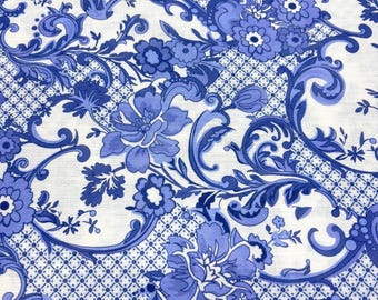 Tessuto in misto lino italiano blu e bianco con motivo floreale astratto, tagliato su misura, per la casa e la confezione di abiti.