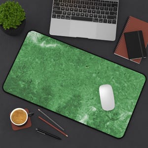 Podkładka na biurko z teksturą zielonej gliny, podkładka na biurko w stylu boho, podkładka pod mysz z teksturą ceramiki, akcesoria na biurko w stylu ziemistym, wystrój naturalnego miejsca pracy