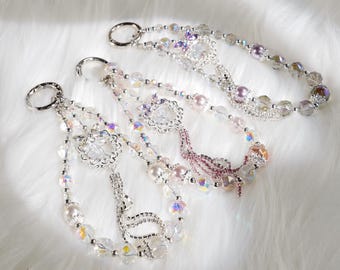 Correa de teléfono de cristal hecha a mano, dije para teléfono con cuentas blancas y moradas con borla, estética bohemia de amatista, linda cadena para teléfono, regalo para ella