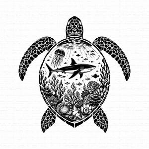 Peut inclure: Une illustration graphique en noir et blanc d'une tortue de mer. La carapace de la tortue contient une scène sous-marine détaillée avec un requin, une méduse, diverses formations coralliennes, de petits poissons et plusieurs coquillages.