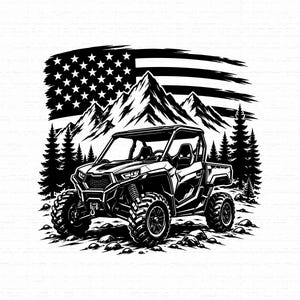 Op de afbeelding: Een zwart-witte grafische illustratie van een terreinvoertuig voor een gestileerde Amerikaanse vlag. De achtergrond toont grillige bergtoppen en een dicht dennenbos op een rotsachtig, ongelijk terrein.