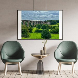 Arte de parede sobre viaduto – Impressão de ponte ferroviária galesa – Fotografia de paisagem rural