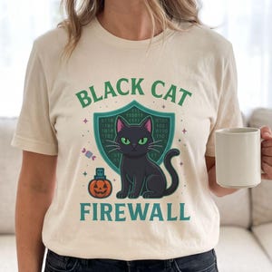 Camiseta de Halloween con cortafuegos de gato negro, divertida camiseta de regalo para expertos en ciberseguridad.