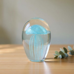 Jellyfish Glass Paperweight | Crystal Jellyfish Figurine | Ocean Theme Desk Decor | Marine Life Art Sculpture | Underwater Home Office Ornam