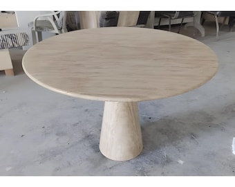Mesa de centro redonda de travertino hecha a mano: un toque moderno de piedra