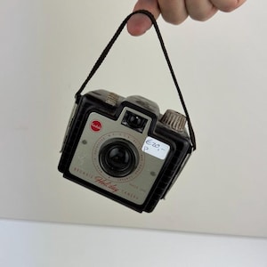 Vintage 1950s Kodak Brownie Holiday Camera – Dakon Lens – Made in USA – Collectible Box Camera