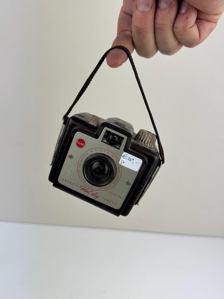 Vintage 1950s Kodak Brownie Holiday Camera – Dakon Lens – Made in