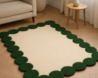 Alfombra de lana tejida a mano – Crema con borde festoneado verde