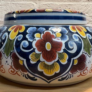 Royal Delft Jar Design no.819