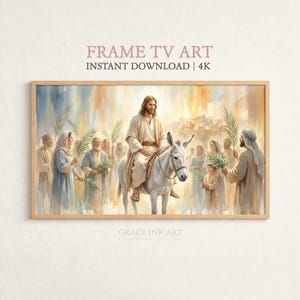 Könnte beinhalten: Ein gerahmter Druck einer religiösen Szene. Das Kunstwerk zeigt eine Figur auf einem Esel, umgeben von Menschen, die Palmzweige halten. Die Farbpalette umfasst sanfte Blau-, Beige- und Goldtöne. Der Text oben lautet "FRAME TV ART INSTANT DOWNLOAD | 4K".
