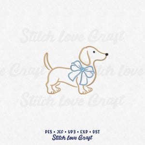 Könnte beinhalten: Gesticktes Design eines Dackelhundes mit hellblauer Schleife. Der Hund ist hellbraun mit einer hellblauen Schleife um den Hals. Der Text "Stitch Love Craft" befindet sich am unteren Rand des Bildes.