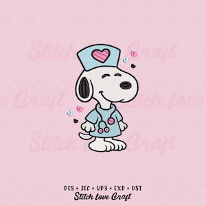 Könnte beinhalten: Gesticktes Design mit einem Cartoon-Hund in Krankenschwester-Uniform, komplett mit Mütze und Stethoskop. Der Hund lächelt, umgeben von herzförmigen Akzenten, auf rosa Hintergrund. Der Text "Stitch Love Craft" steht unten.