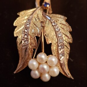 VINTAGE Tri Color 18k Gold Flower Bouquet Brooch Pearls Sapphire Etched design stunning