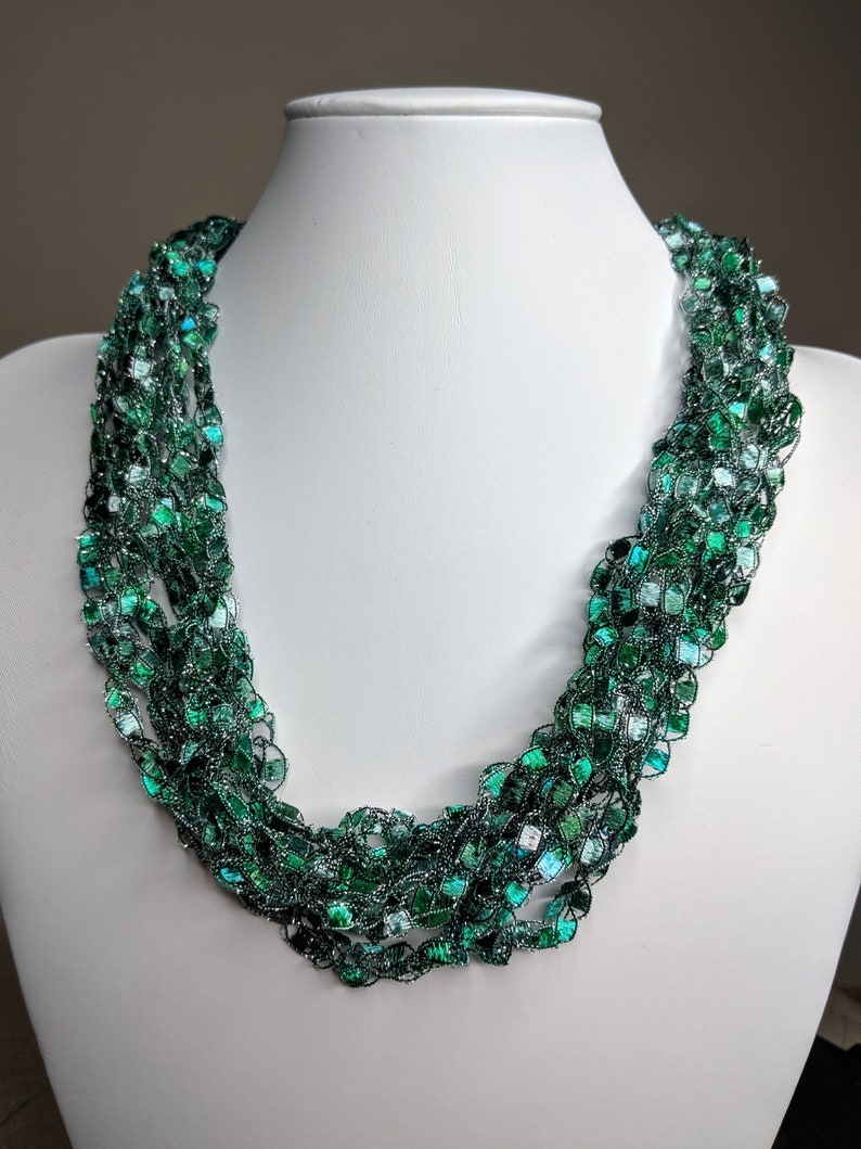 Green crocheted necklace image 1