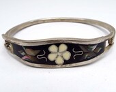 Vintage Bracelet, Sterling Silver Bracelet, Hinged Bangle Bracelet, Black and White Inlaid Mother of Pearl and Dyed Abalone, Retro 1980s 80s