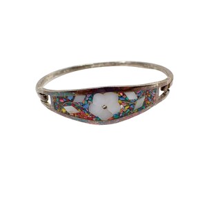 Taxco Vintage Mother of Pearl Hinged Flower Bangle Bracelet with Rainbow Dyed Stone Chips