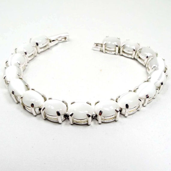 White Imitation Cats Eye Vintage Link Bracelet, S… - image 1
