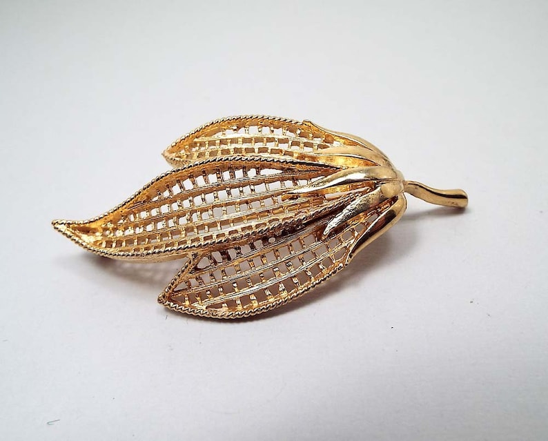 Retro 1970s 70s Gold Tone Vintage Leaf Brooch Fall Jewelry Textured Filigree