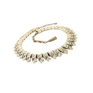 Gargantilla de eslabones angulares en tono dorado vintage de mediados de siglo de Coro