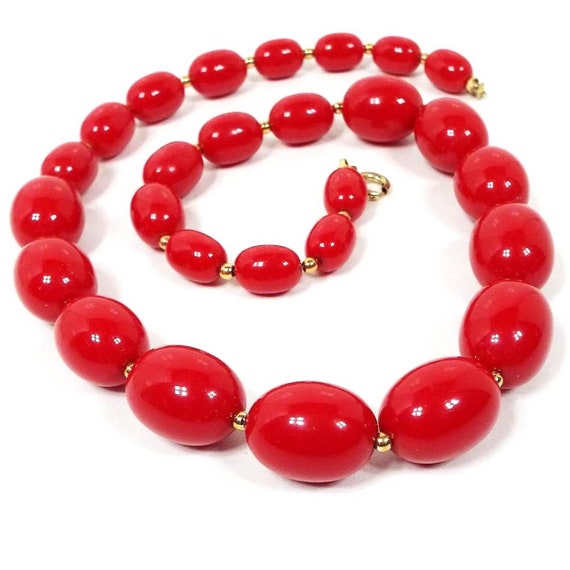18 Inch Chunky Red Oval Lucite Beaded Vintage Neck