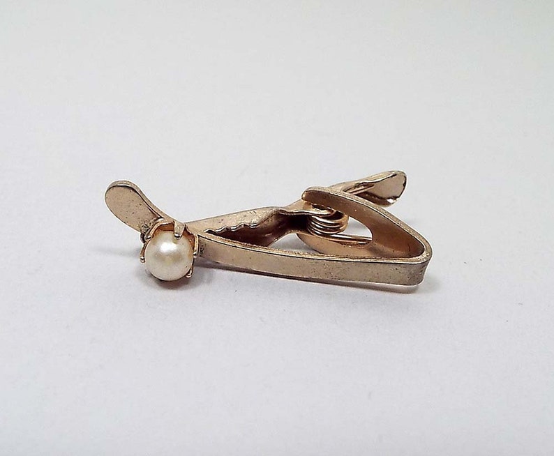 Mid Century 1960s 60s Curved Gold Tone Wedding Jewelry Golden Off White Imitation Pearl Faux Pearl Tie Clip Vintage Tie Clip