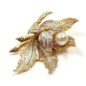 Mid Century Vintage Damascene Faux Pearl Leaves Brooch