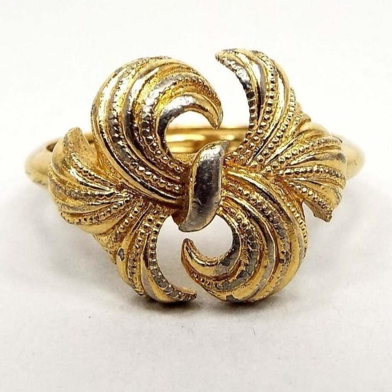 Avon Retro Vintage Bow Ring, Gold Tone - image 1