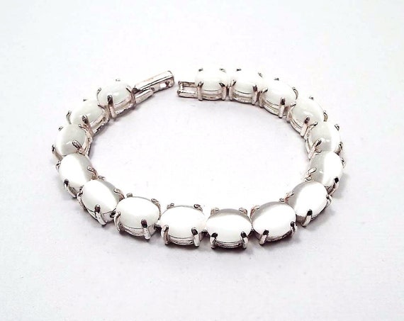 White Imitation Cats Eye Vintage Link Bracelet, S… - image 3