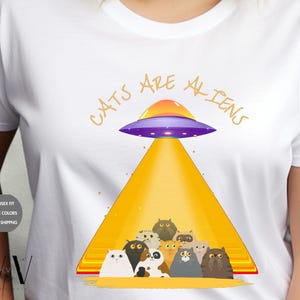 Cats Are Aliens Funny UFO T-Shirt – Cute Extraterrestrial Cat Lovers Graphic Tee for Space, Paranormal, and Pet Humor Fans