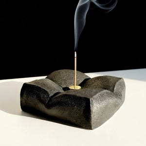 Wabi-sabi Weihrauchbrenner aus Keramik, strukturierter Steingut-Räucherstäbchenhalter, handgefertigter Weihrauchteller aus Steinzeug, minimalistisches Wohndekor