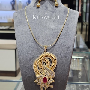 Antikes Gold Rubin Rot Diamant Cz Birnenschliff Carving Gold Silber Pave Steine Einstellung Cz Statement Anhänger Halskette Set & Ohrringe