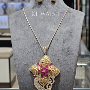 Antikes Gold Rubin Rot Diamant Cz Birnenschliff Carving Gold Silber Pave Steine Einstellung Cz Statement Anhänger Halskette Set & Ohrringe