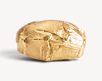 Anillo orgánico de plata de ley, joyería contemporánea escultural hecha a mano con baño de rodio y oro de 14 quilates.