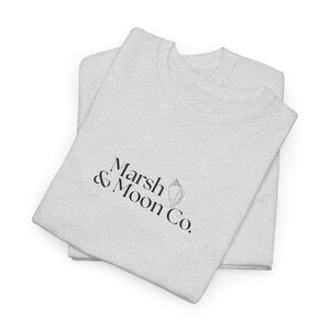 Minimalist Marsh & Moon Co. Logo T-Shirt | Unisex Soft Tee imagem 6